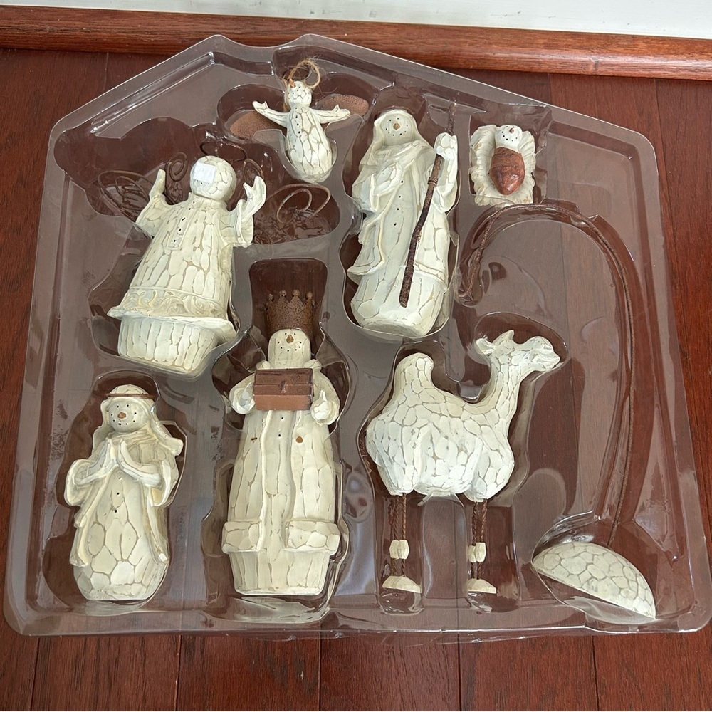 Flurryville Living Quarters Snow Family Nativity Creche, Christmas